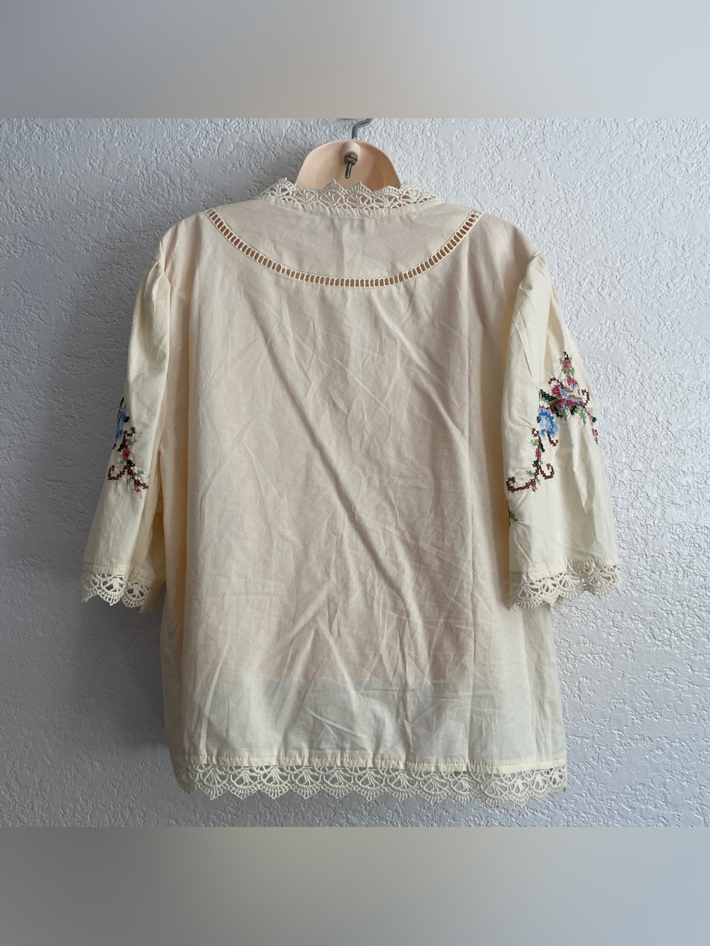 Jennifer & Grace Cream Embroidered Lace-Trim Boho Top 1X Plus Size Feminine - Picture 5 of 8
